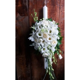 Lumanare botez din trandafiri orhidee si lisianthus