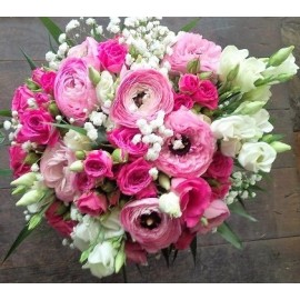 Buchet  din minirosa ranunculus lisianthus gypsophila si plante
