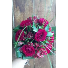 Buchet  din trandafiri  si alstroemeria