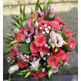 Buchet  din minirosa si lisianthus
