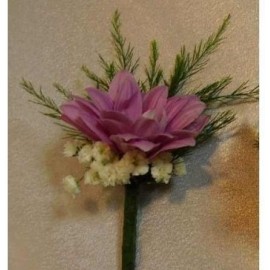 Cocarde din crizantema cu floarea miresei