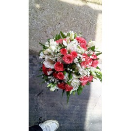 Buchet  din minirosa si alstroemeria