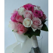 Buchet trandafiri rosii albi roz