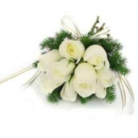 Buchet 9 trandafiri beargrass si verdeata