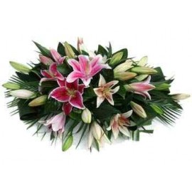 Aranjament funerar din crini