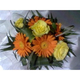 Aranjament de masa trandafiri si gerbera