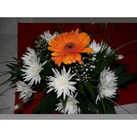 Aranjament masa crizanteme cu gerbera