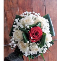 Buchet trandafiri albi si rosii